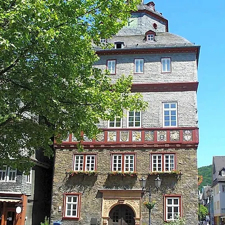 Schloss 4*